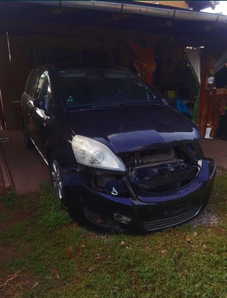 Opel zafira 2009 1.7 ctdi 125 cai avariat VAND sau DEZMEMBREZ