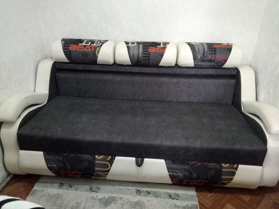 Продам хороший двухместный диван