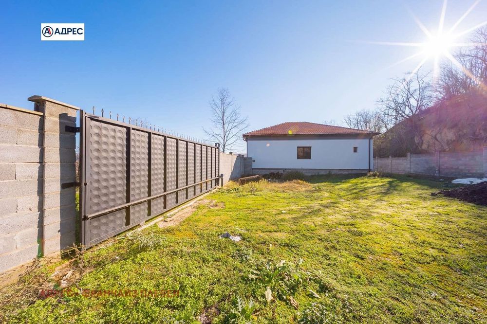 Продава се Къща в с. Комарево, Област Плевен - 165 кв.м за 728 €/кв.м - Снимка #2