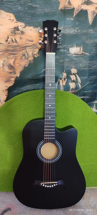 Гитара новая.  .