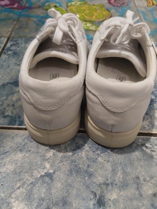 Vând pantofi piele