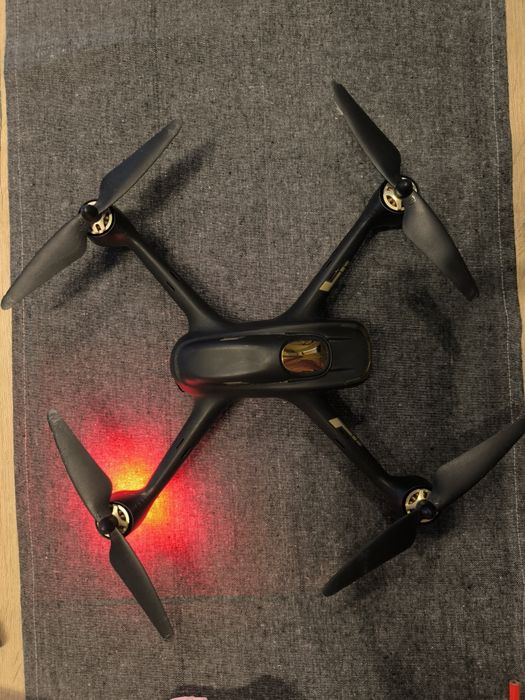Дрон Hubsan H501S с GPS и безчеткови мотори