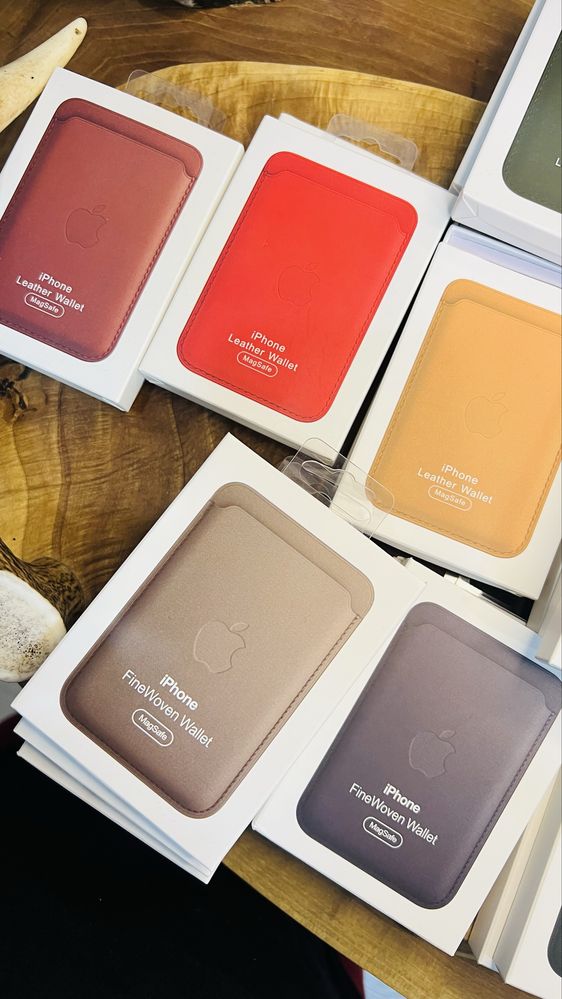 Apple Wallet – FineWoven & Leather (Магнитен портфейл за iPhone)