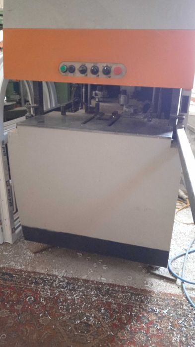 Vând mașină de debavurat pvc elumatec