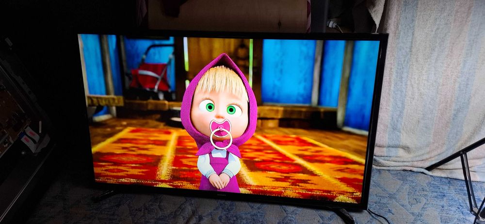 Продам телевизорв Samsung UE43T5300 Smart TV / 43 дюйма