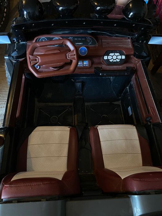 Детская электромашина с пультом управления