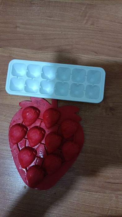 Продам новые формы для заморозки по 300