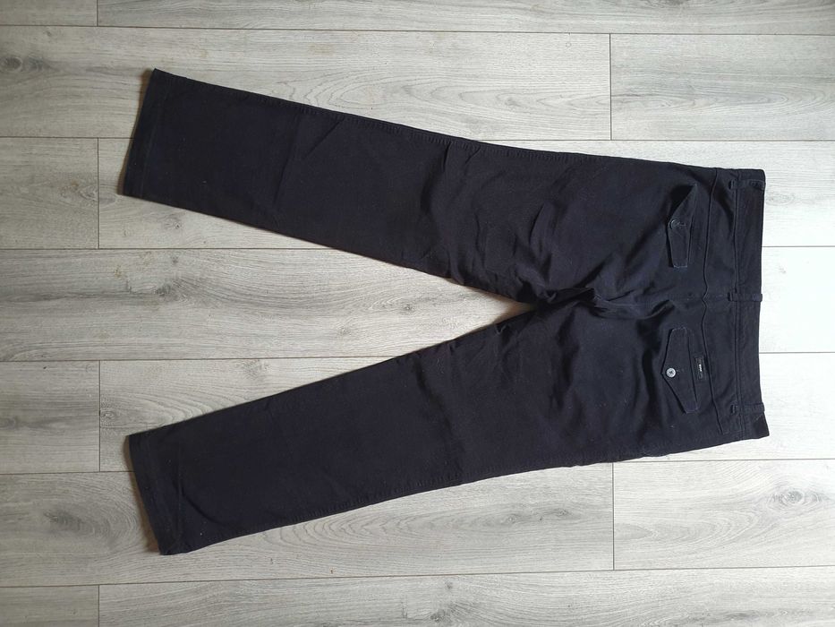 Pantaloni raiati HUGO BOSS - Marime 36R (Talie 98 cm)