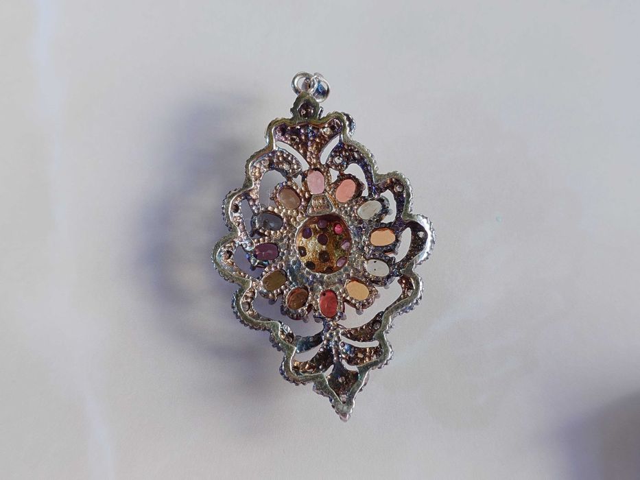 Pandantiv din aur de 9 k cu diamante naturale si safire naturale