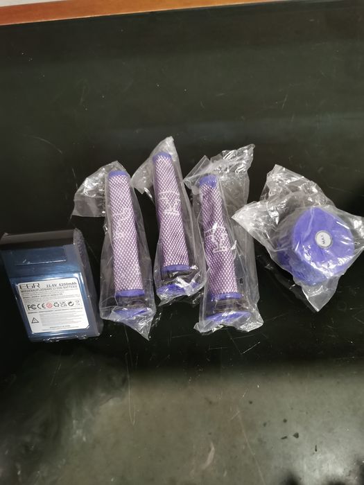 Baterie și filtre Dyson v6