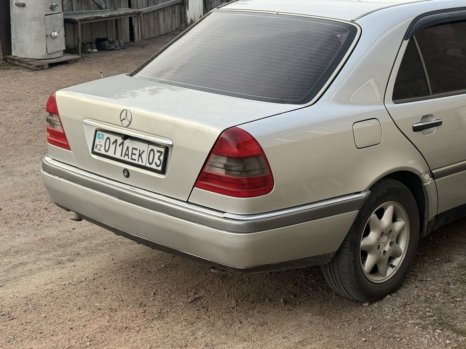 Бампер задний w202