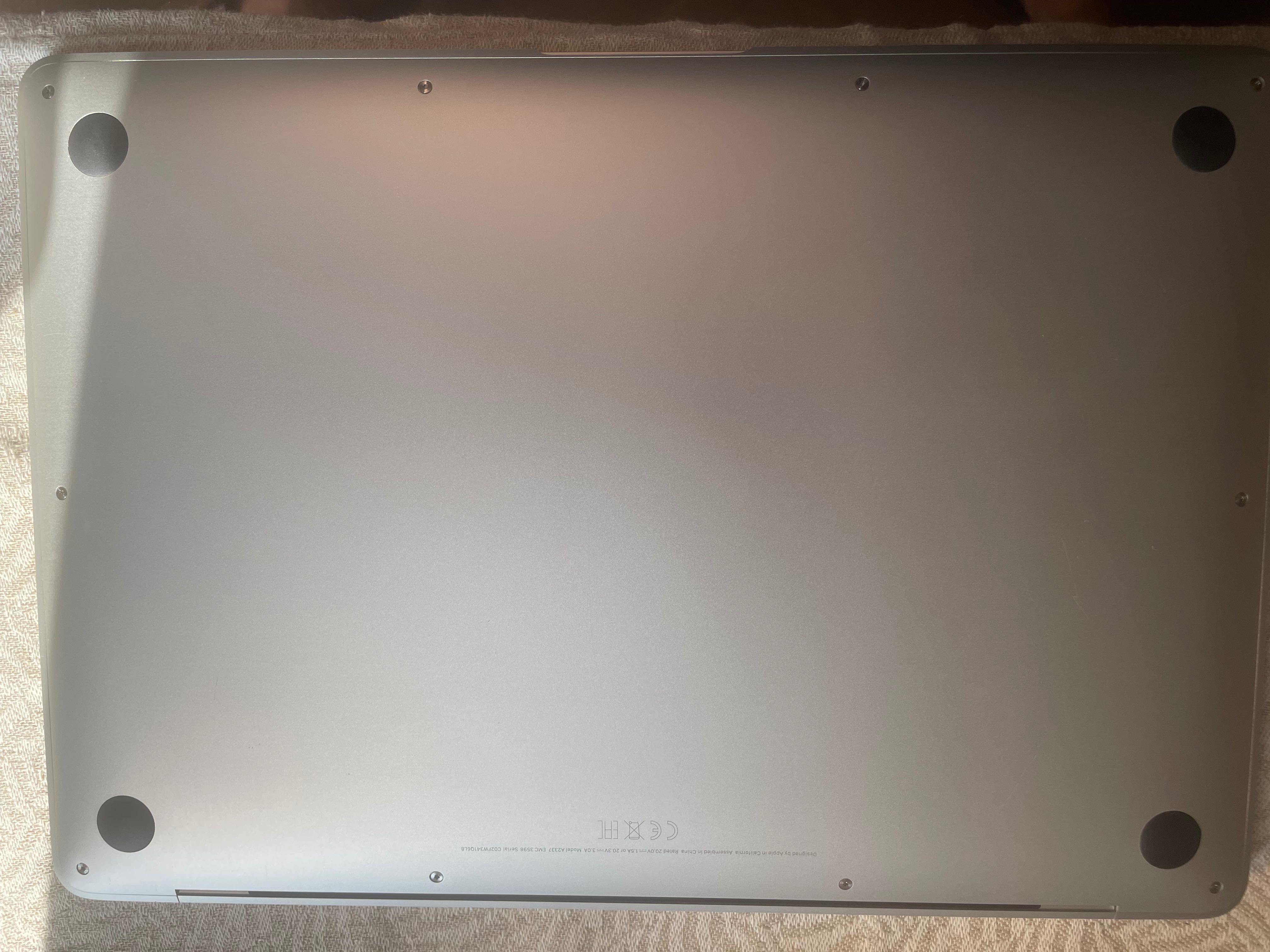 MacBook Air 13-inch with Apple M1 chip