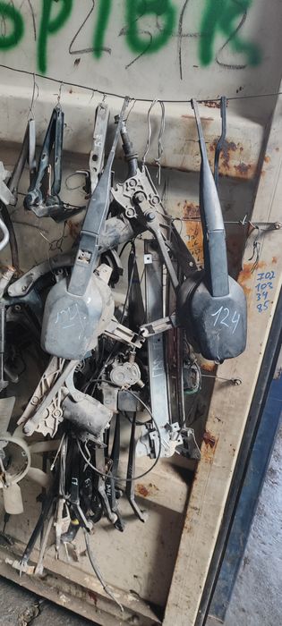 Мерседес 124 механизм и моторчик дворников и ещё много запчастей