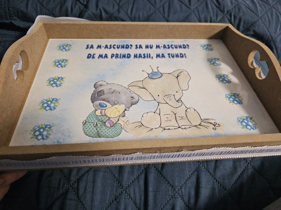 Tava tavita mot lemn