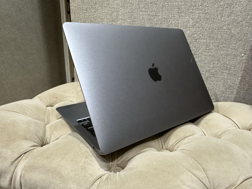 * Apple MacBook Air A2337 с чипом М1 в отличном состоянии без дефектов