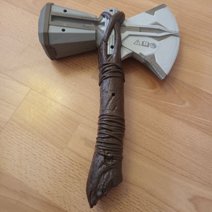 Чука и брадвата на Тор