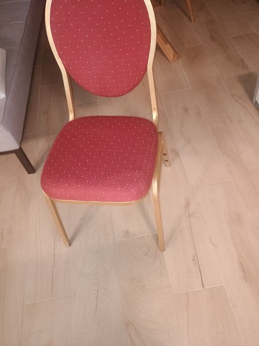 Scaune pentru living ,4 scaune cu cadru metalic,auriu cu stofa roșie