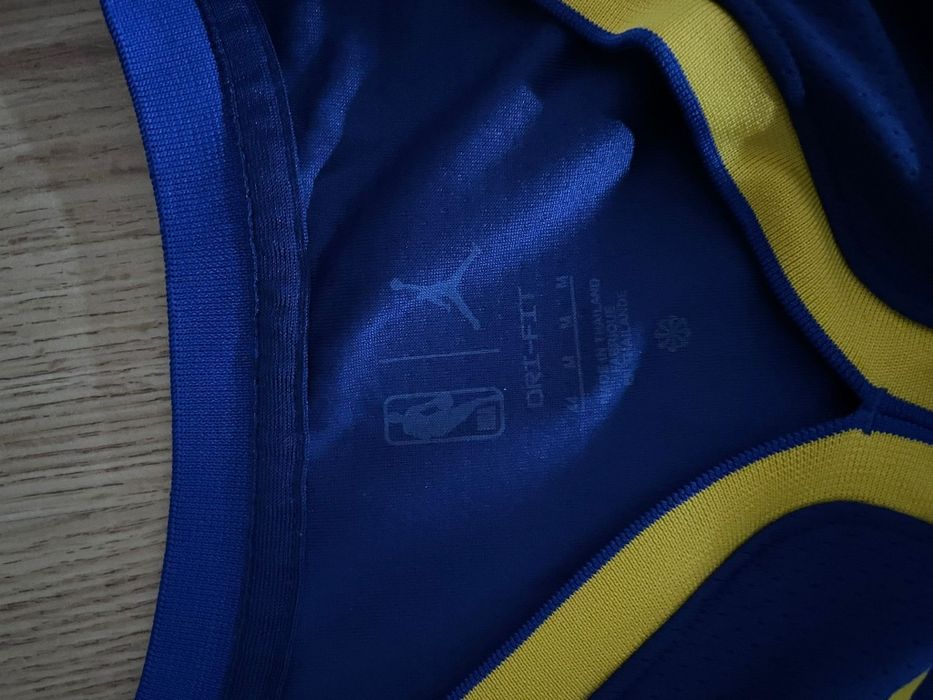 Vand tricou Jordan. Marinea M , in stare buna