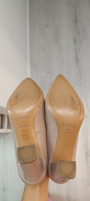 Vând Pantofi culoare bej nud