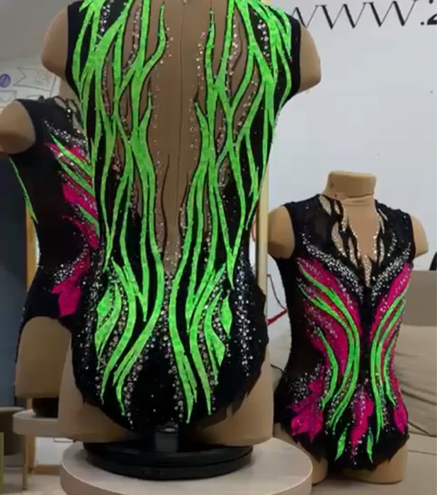 Продам купальник для художественной гимнастики