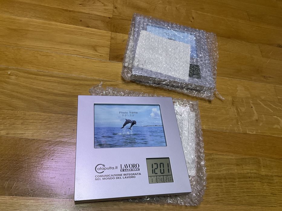 Ceas cu rama foto si termometru