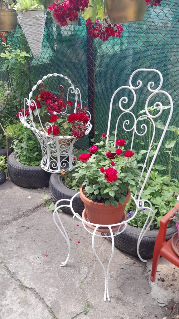 Бутикови цветарници ковано желязо.