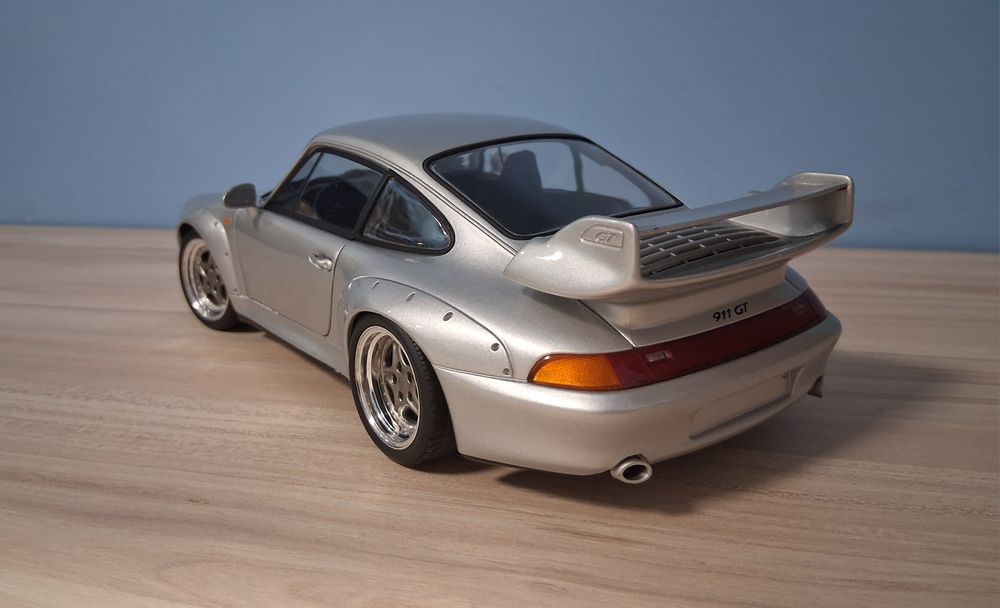 Porsche 911 GT 1:18 UT model