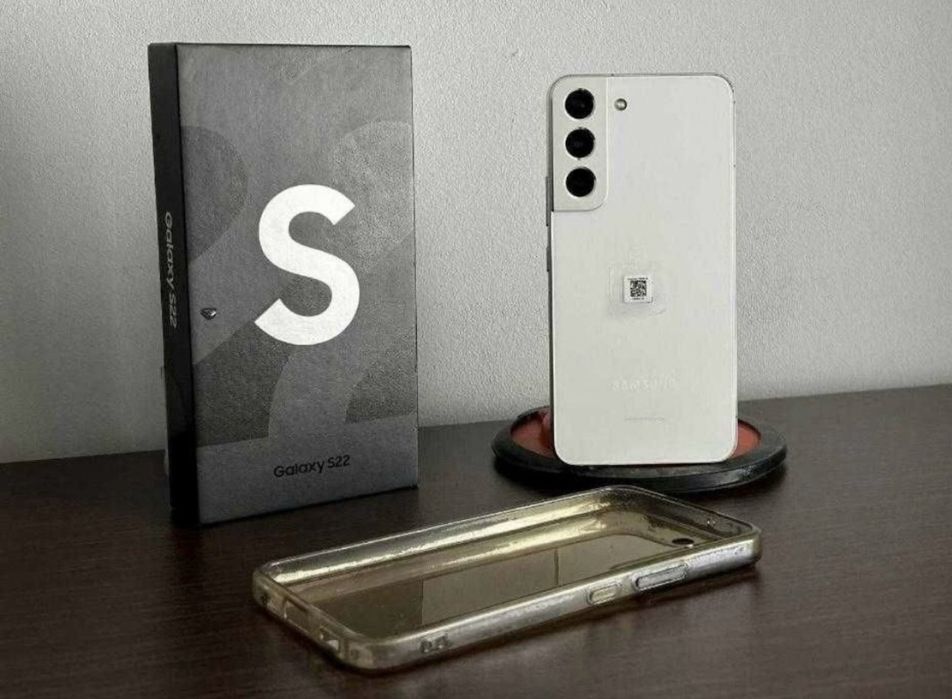 Samsung Galaxy S22 White: Snapdragon; Impecabil