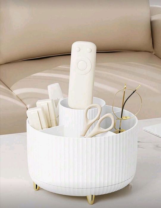 Голям настолен въртящ се цилиндър за съхранение на четки за грим