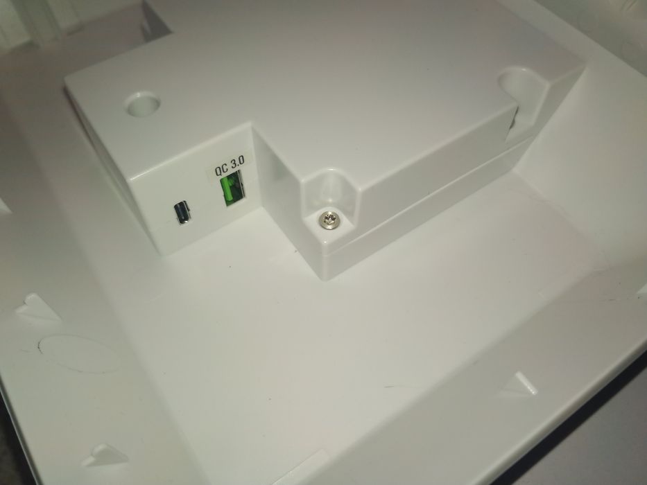 Vand incarcator profesional telefon si tableta