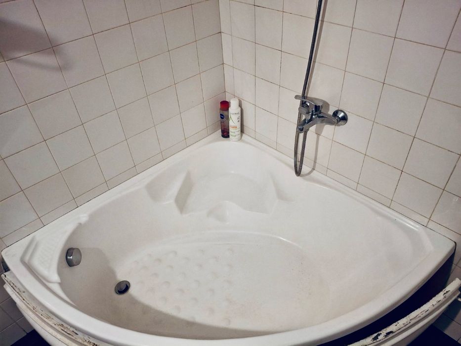 Плексигласова ъглова вана. Демонтирна. Използвана, в добро състояние