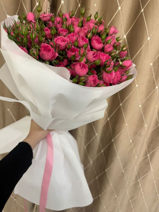 Свежый кускавой роза