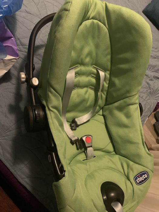 Scoica auto Chicco foarte putin utilizata