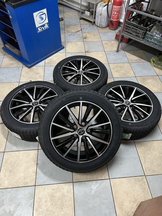 Камри 75  новый Зимний комплект   215 55 R17 лепучка