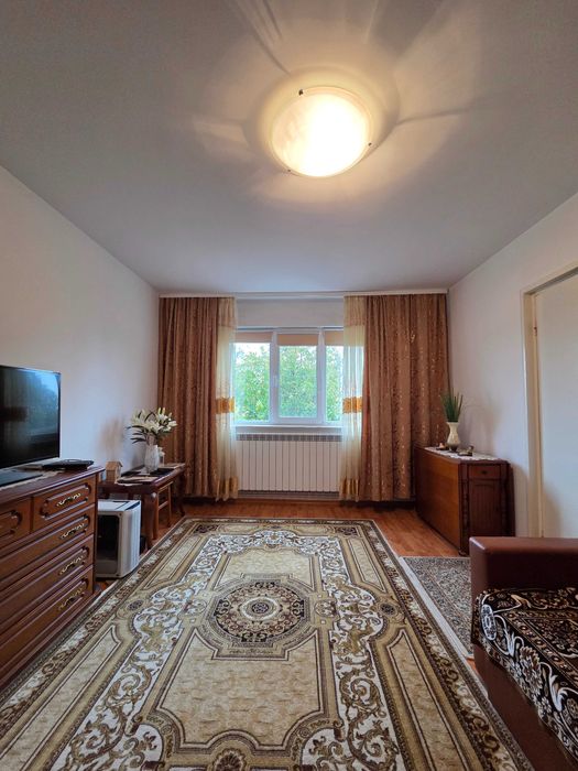 Apartament 3 camere, semidecomandat, zona Casa de Cultura