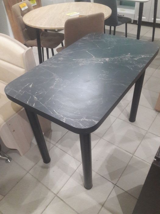 Продам стол обеденный