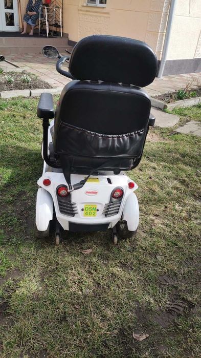 Cărucior electric pentru persoane cu dizabilități motrice