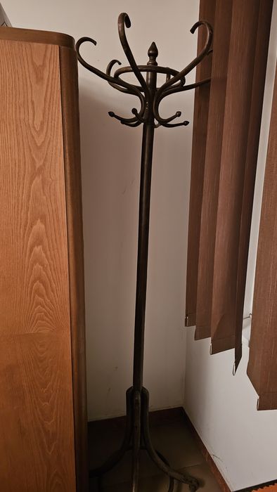 Гардероб, шкаф, закачалка, огледало