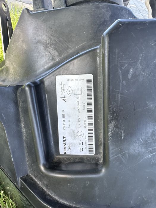 Far Dacia Duster 2010-2014 cu oglindă neagră