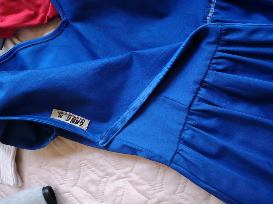 Продавам дамска къса синя рокля