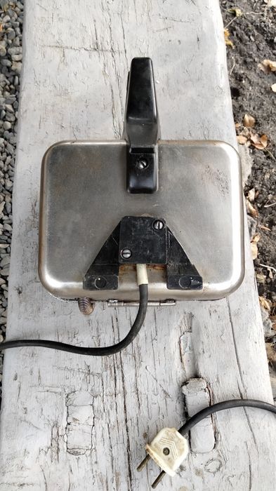 Продам электровафельницу советскую