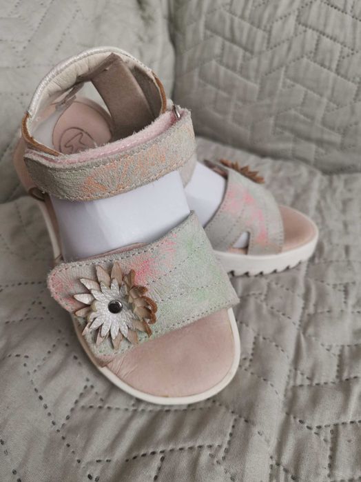 Няколко Детски сандали