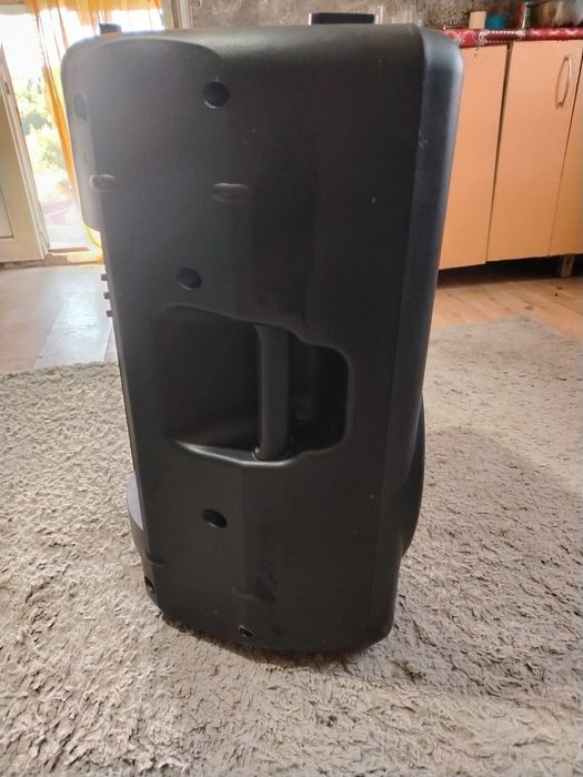 Vand Urgent boxa Behringer