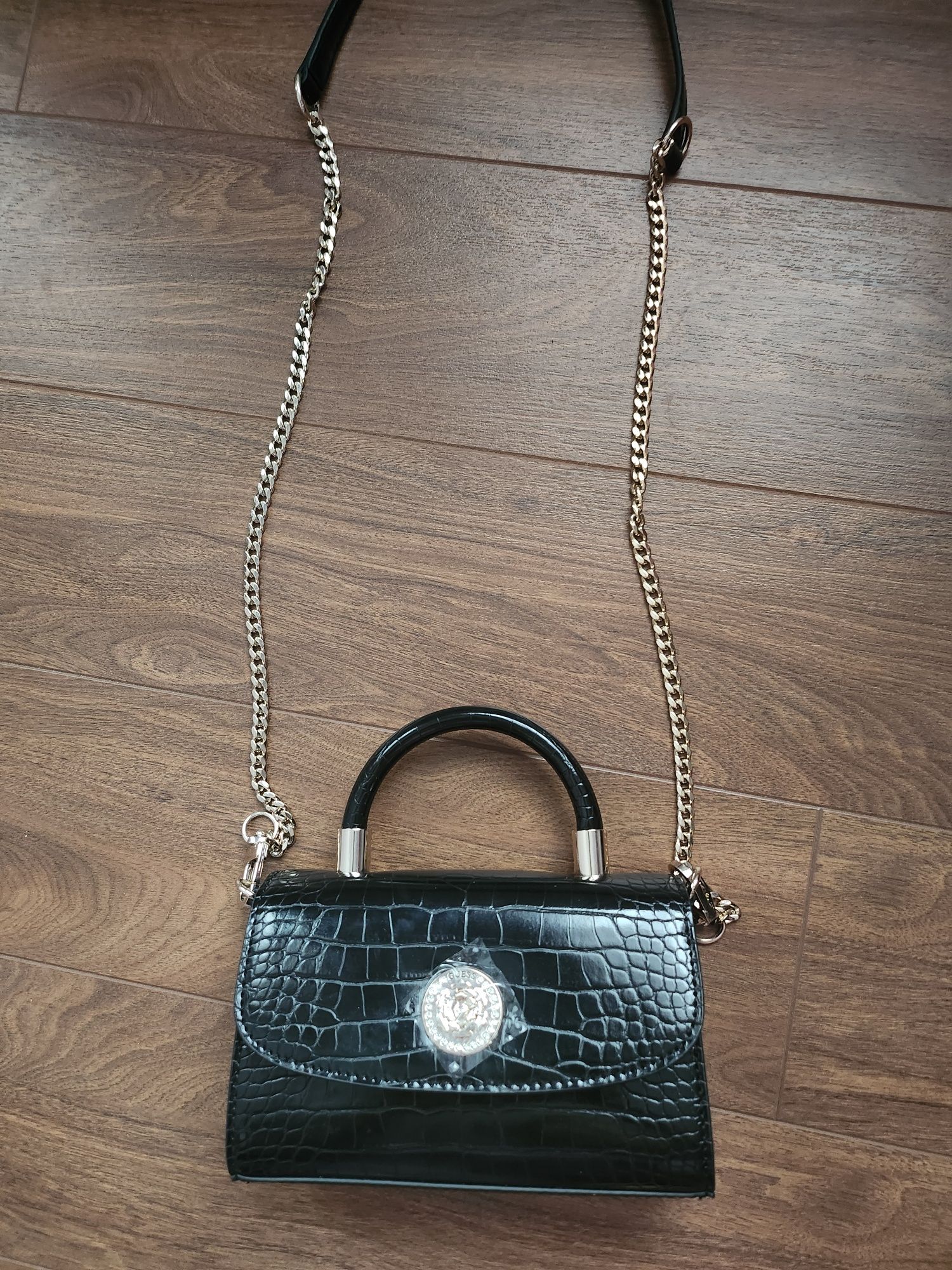 Дамска чантичка Guess