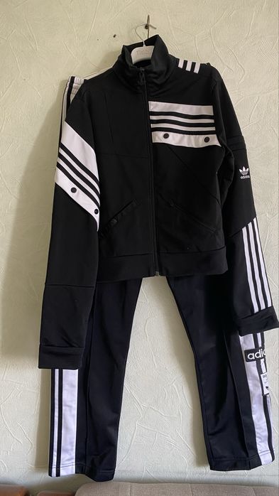 Спортивный костюм ADIDAS, размер S, состояние отличное