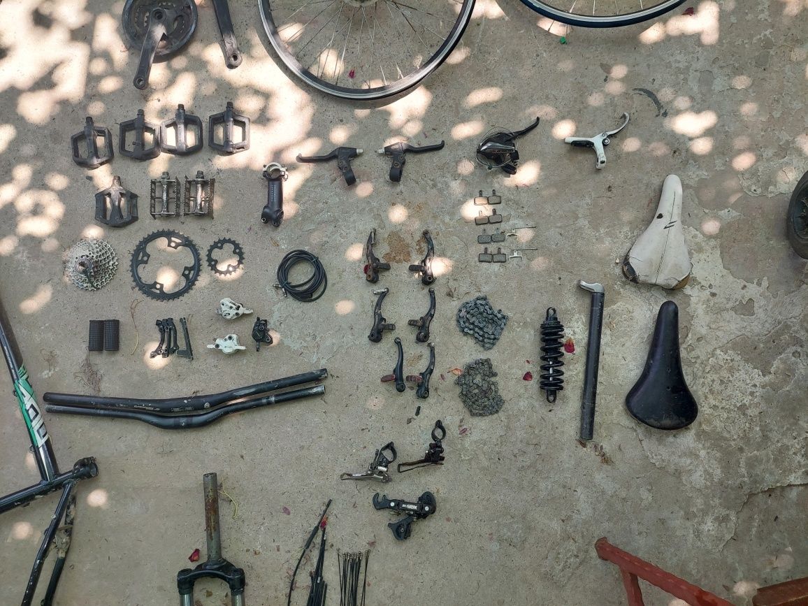 Vând părți/componente de biciclete, diverse piese