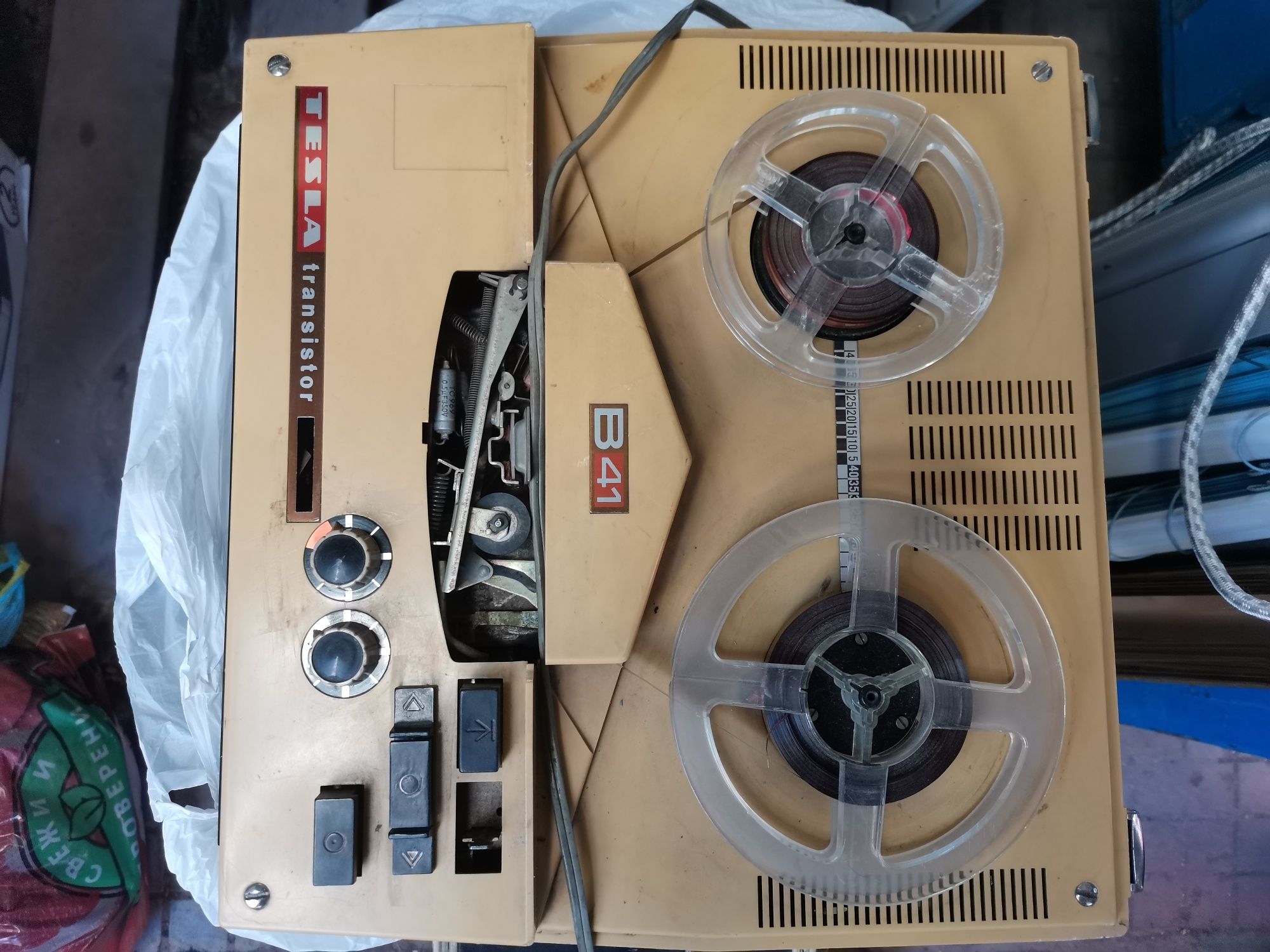 Tesla transistor b41, магнитофон ретро, работещ