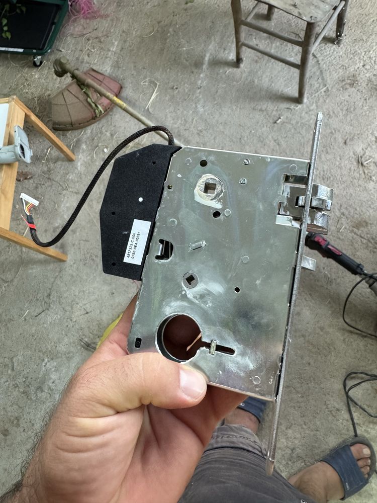 Продавам електрическа брава Vingcard ASSA Abloy