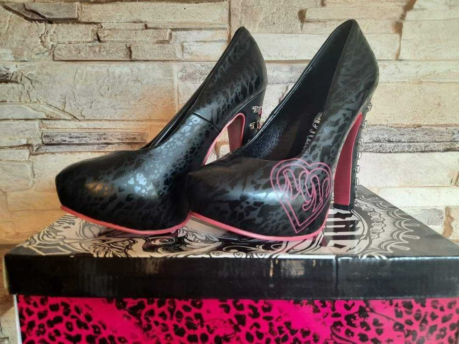 Нови обувки на ток