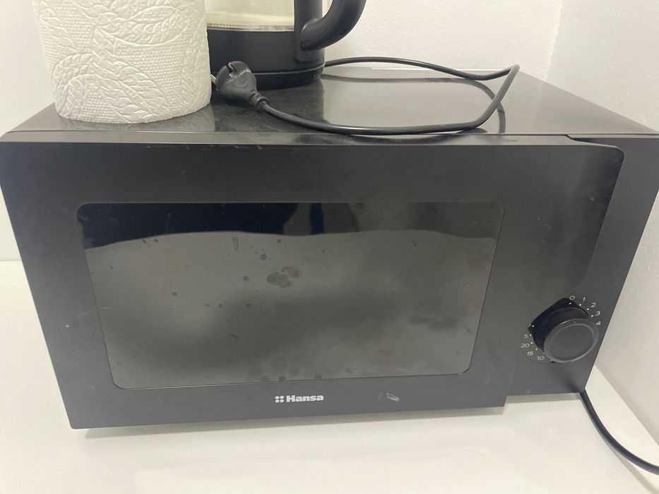 Продам парты, стулья, шкафы и микроволновку